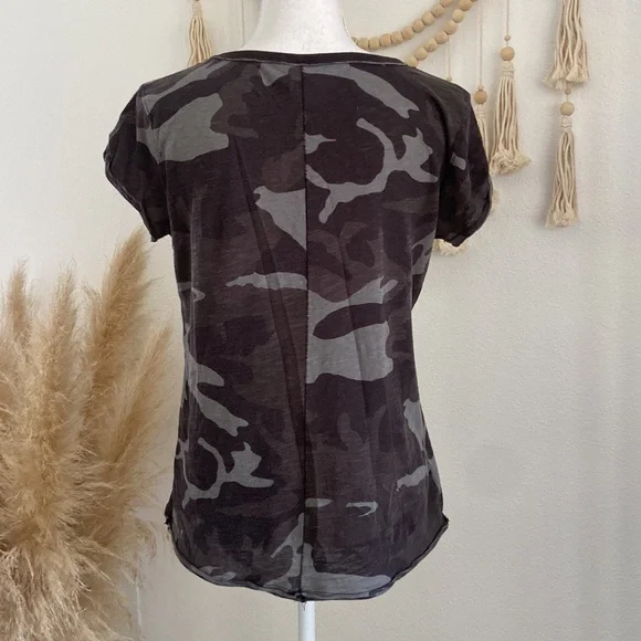 Free People FREE WITH ANY PURCHASE camo tee shirt sleeve camouflage top medium - Picture 12 of 14